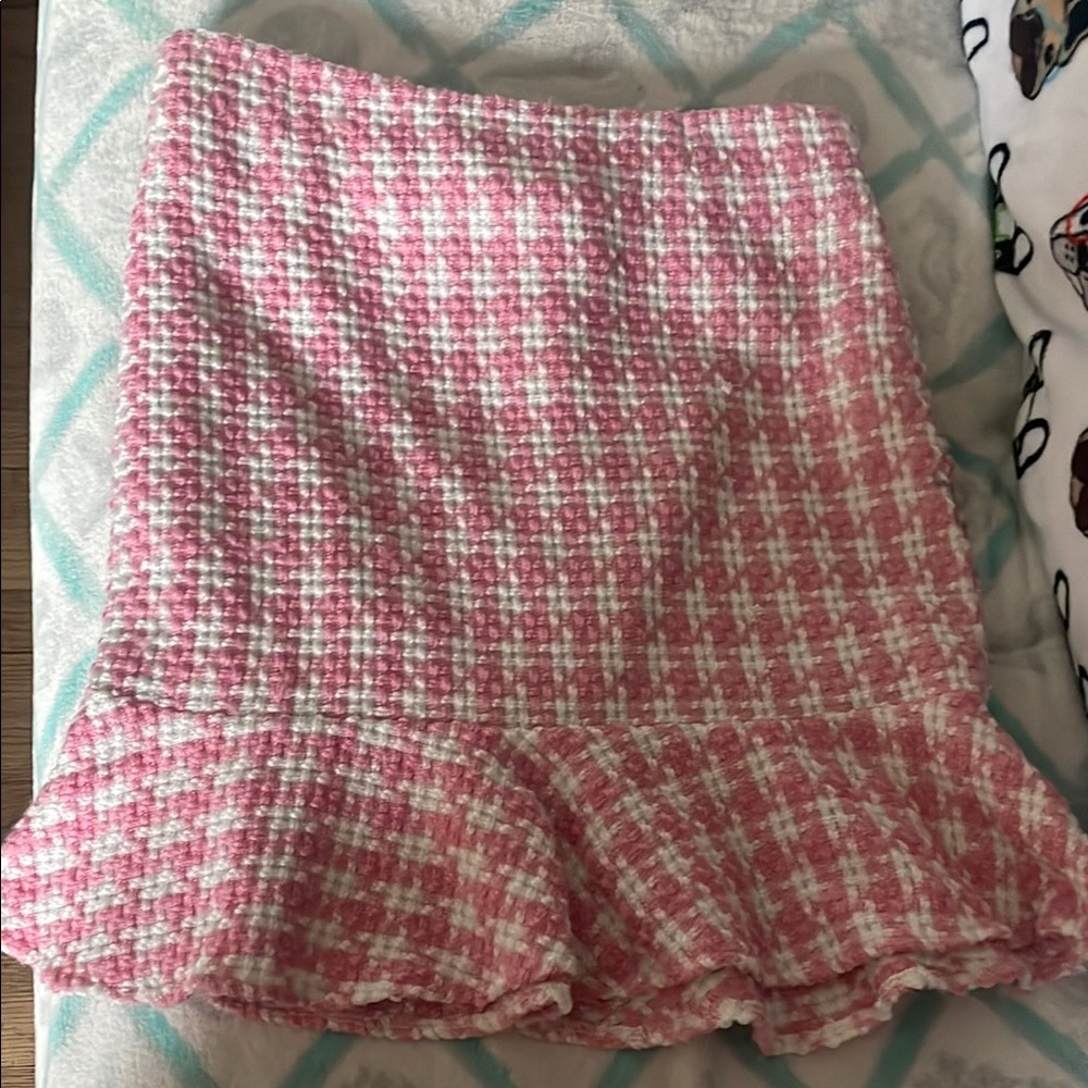 Chic Pink Tweed Pencil Skirt with Ruffle Hem